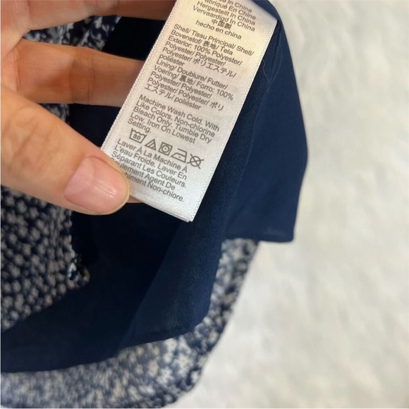 J.Crew Factory V-Neck Flutter Sleeve Blouse Blue Floral Cropped Women's Top - Picture 3 of 4